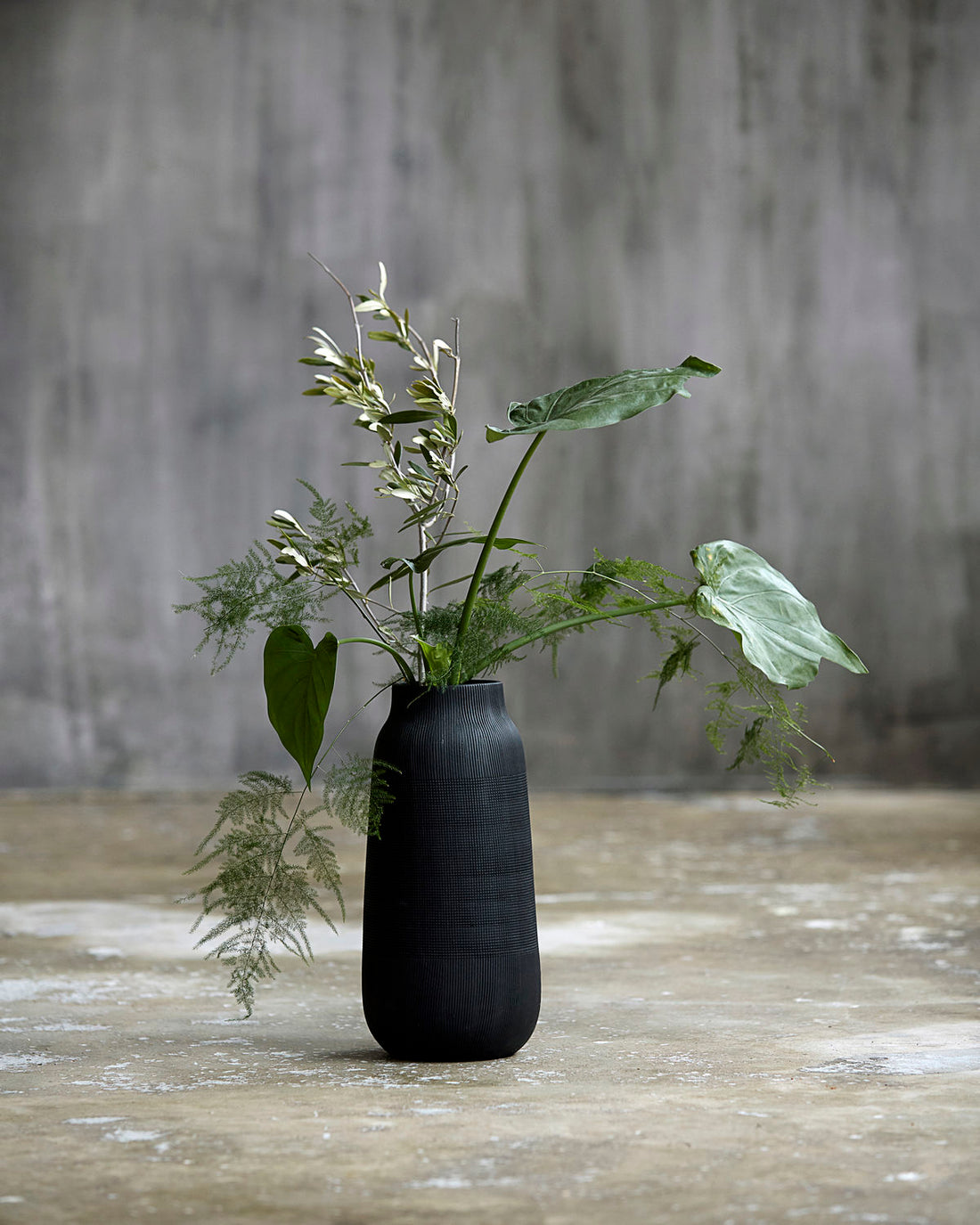 Groove vase tall - Black - Stable Home Garden