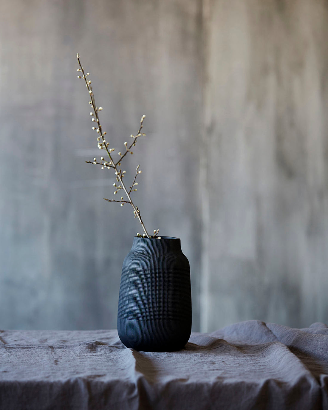 Groove vase short - Black - Stable Home Garden
