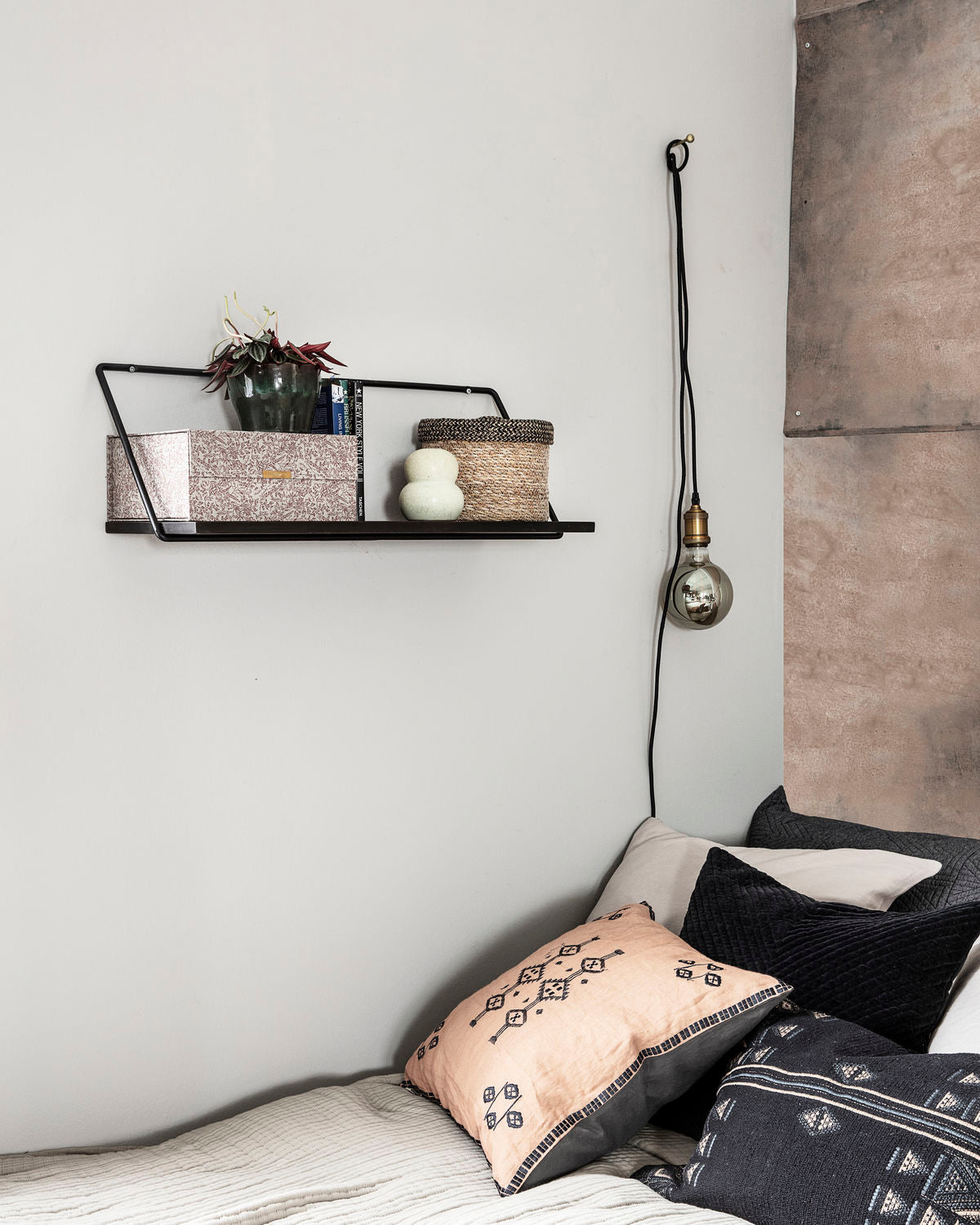 Wired shelf - Black