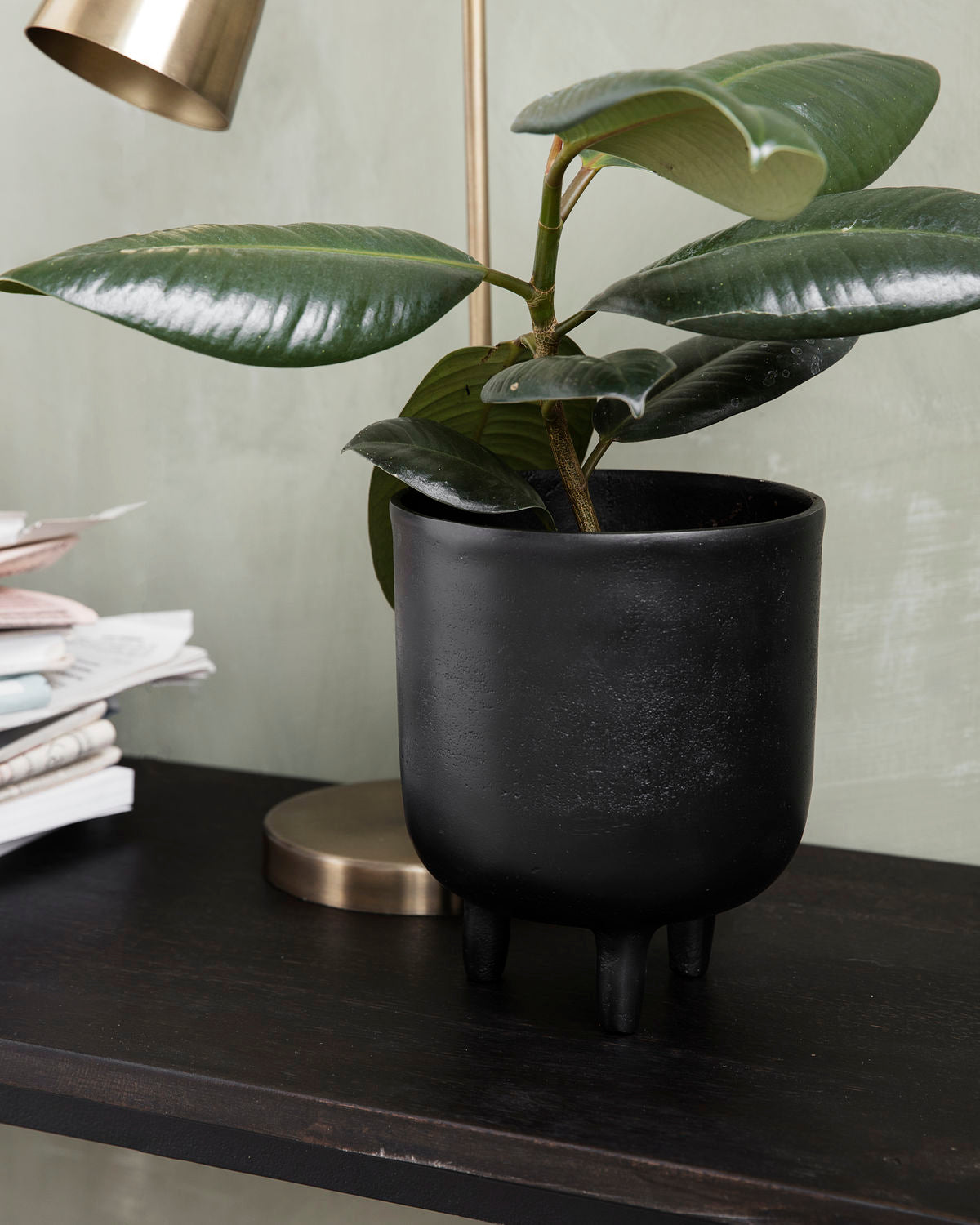 Jang planter short - black oxidised - Stable Home Garden