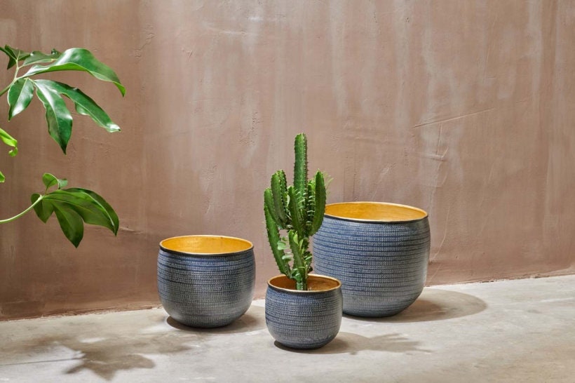 Tembesi Etched Planter - Antique Black & Brass - Stable Home Garden